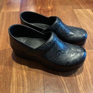 Size 40 Dansko Leather Upper